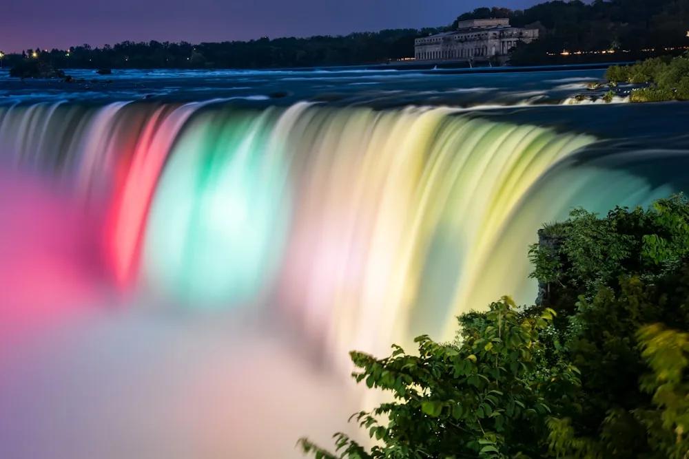 The falls at night, Canada