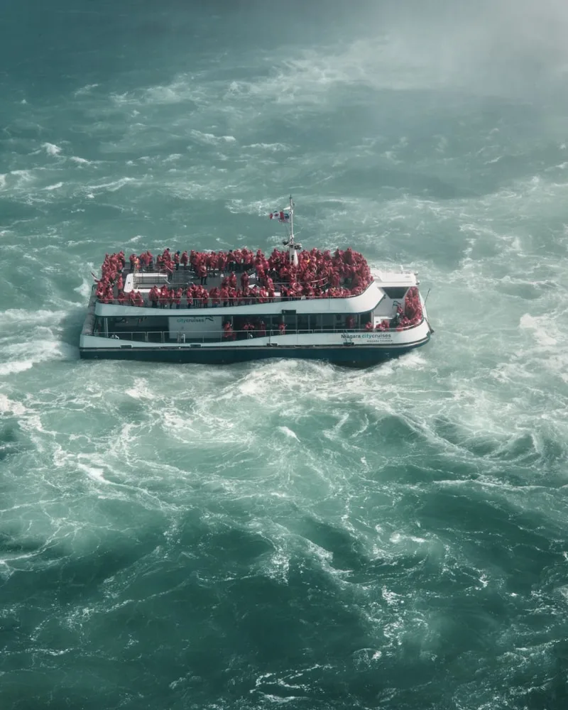 The boat into the mist, Canada