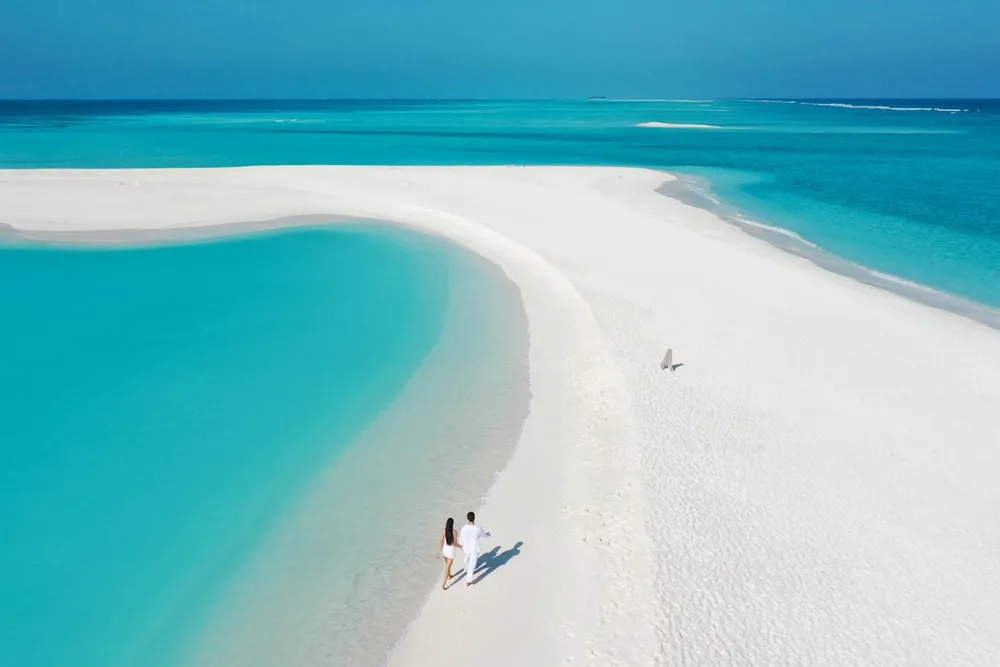 Sandbank picnic & island-hopping
