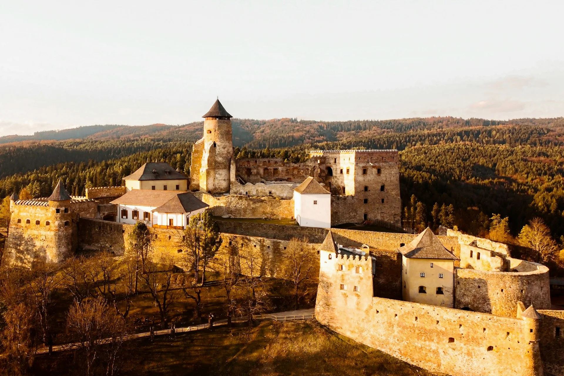 Spis Castle and the East