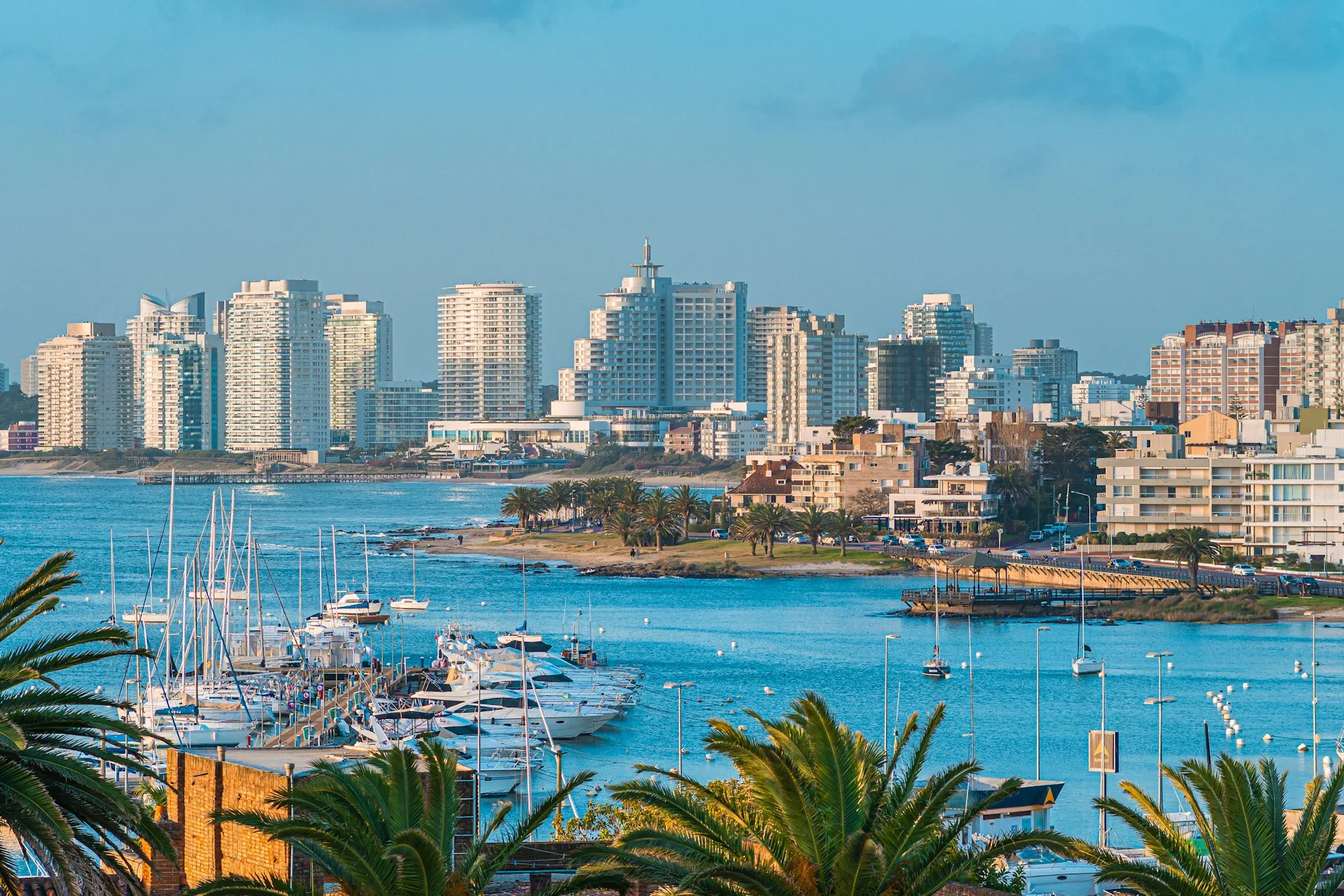 La Mano and the Punta del Este Coast